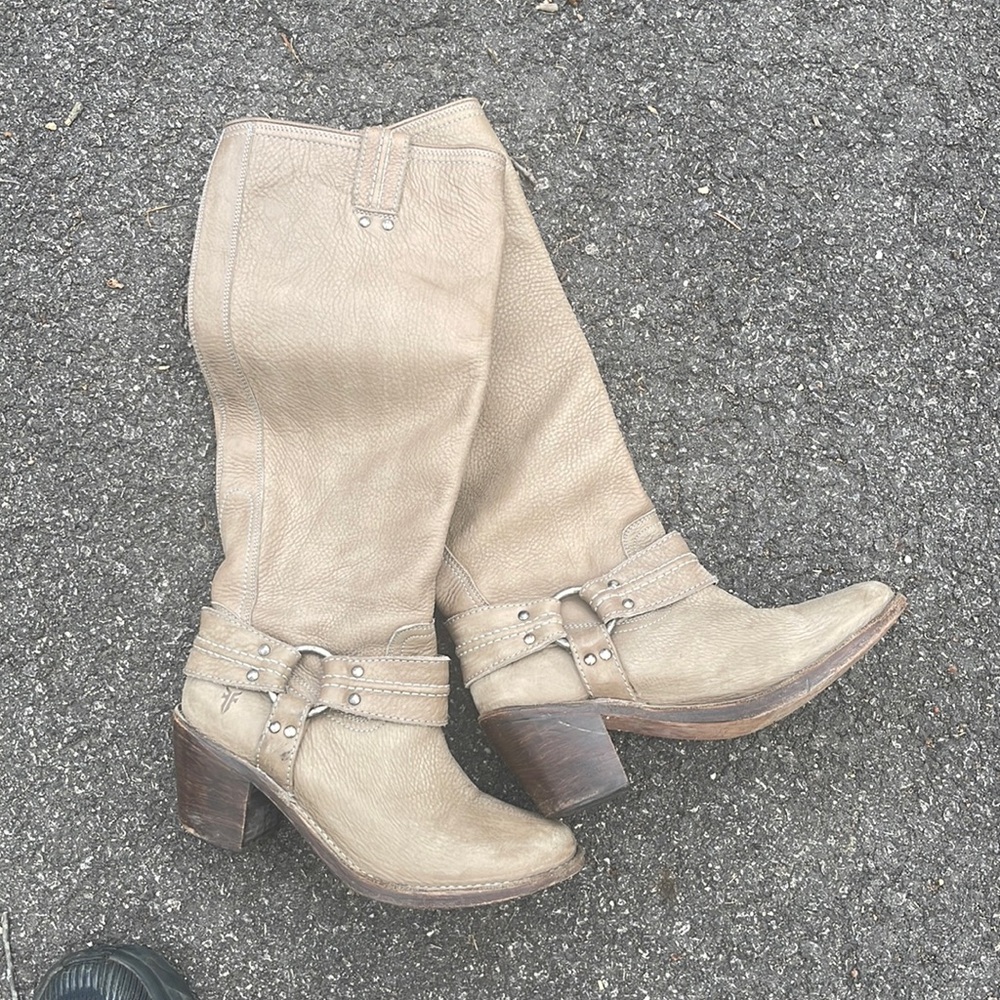 Frye tan/cream beautiful harness tall boots in great condition